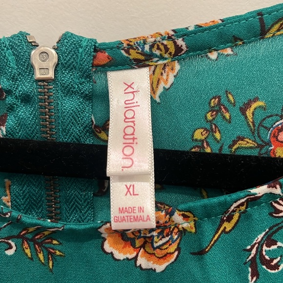 Xhilaration Women’s Green Ruffled Floral Blouse with Flutter Sleeves size XL - Picture 5 of 7